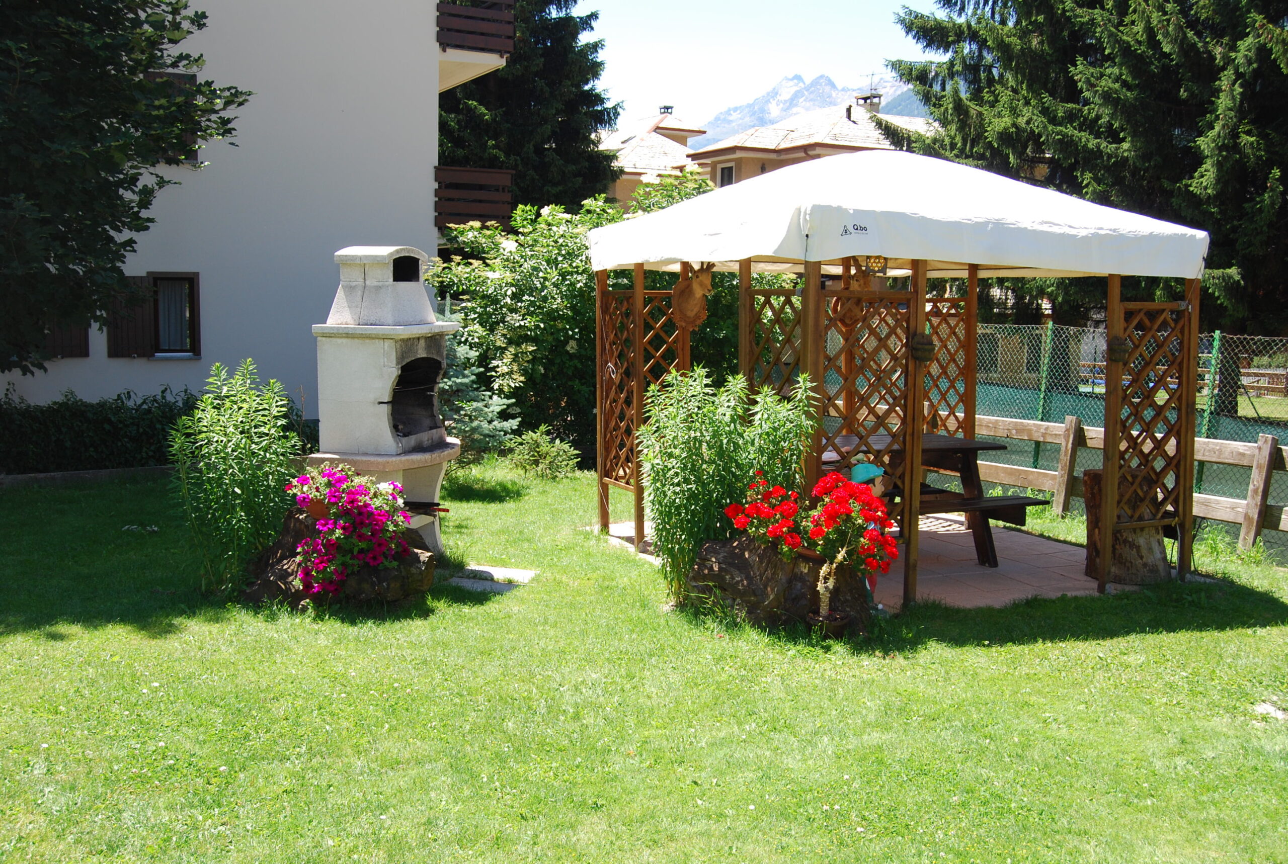 Chalet Bormio con barbecue e gazebo